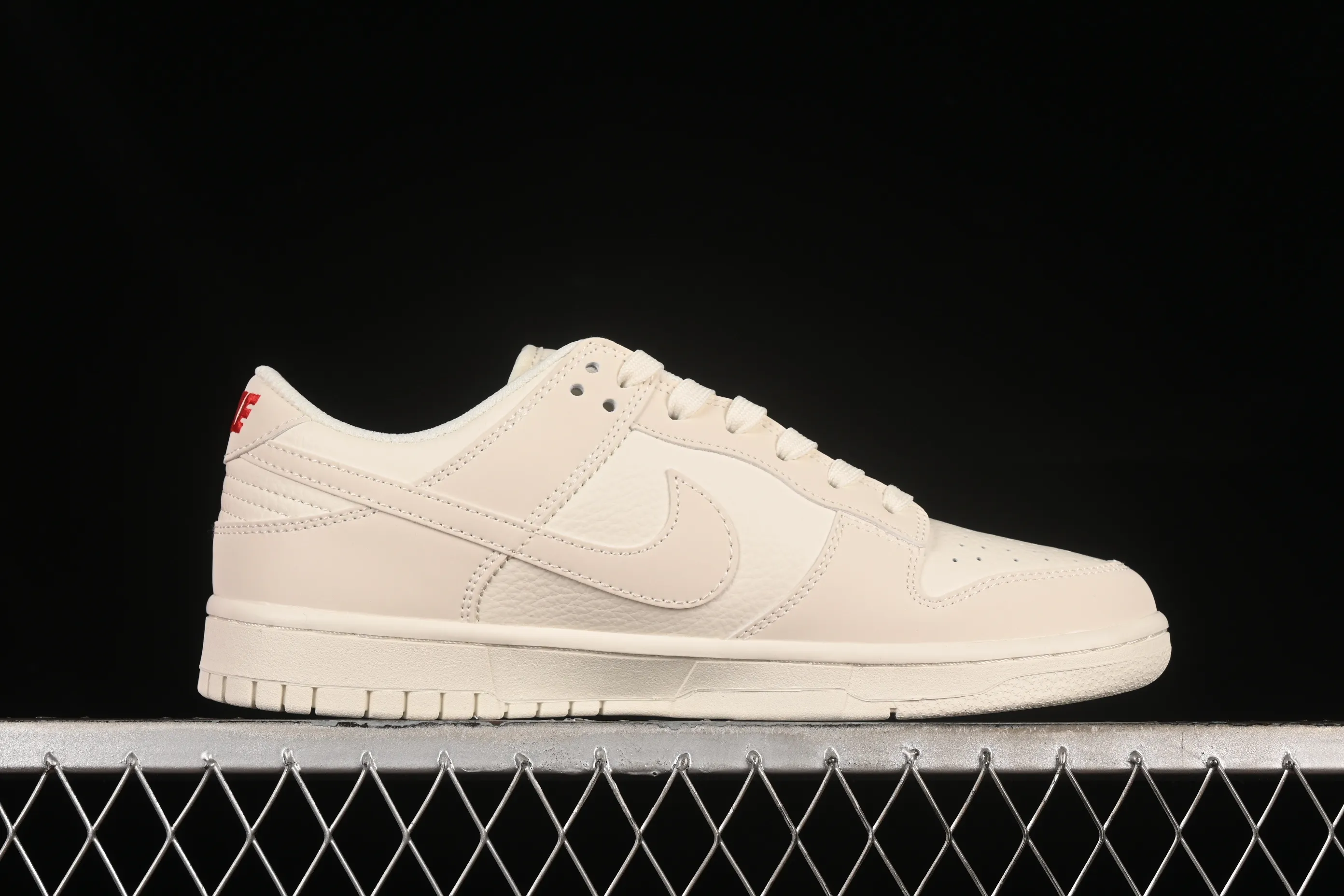 All Categories Nk SB Dunk Series Nk SB Dunk Low Low-top sneakers Supreme x Nk Dunk Low joint model-beige SB low-top casual sneakers FC1688-146
